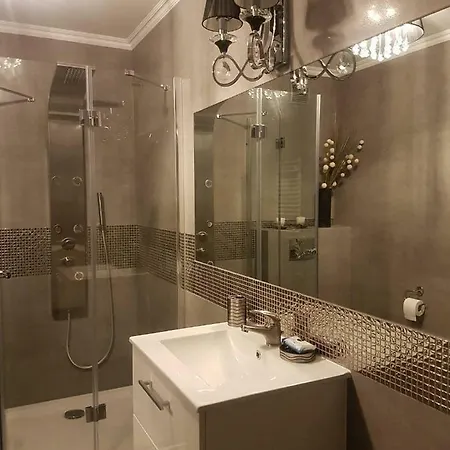 Goldstar Luxury City Centre *